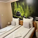 Apartament Napfeny *