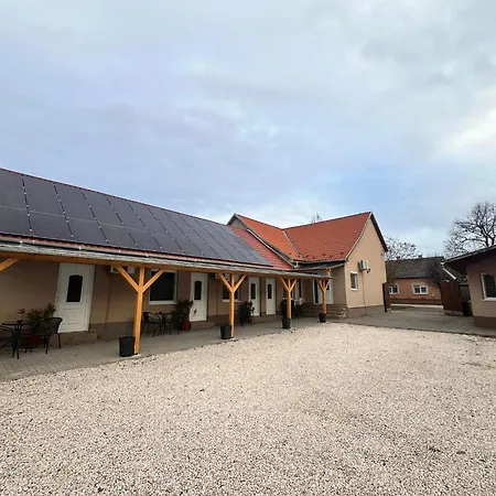 Apartament Napfeny *